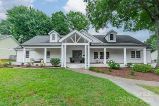 1121 S Wendover Road, Charlotte, NC 28211