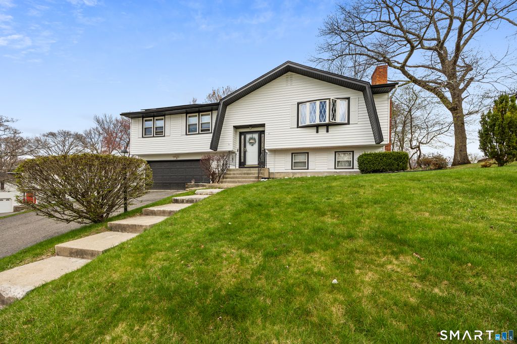 62 White Birch Drive, Waterbury, CT 06708