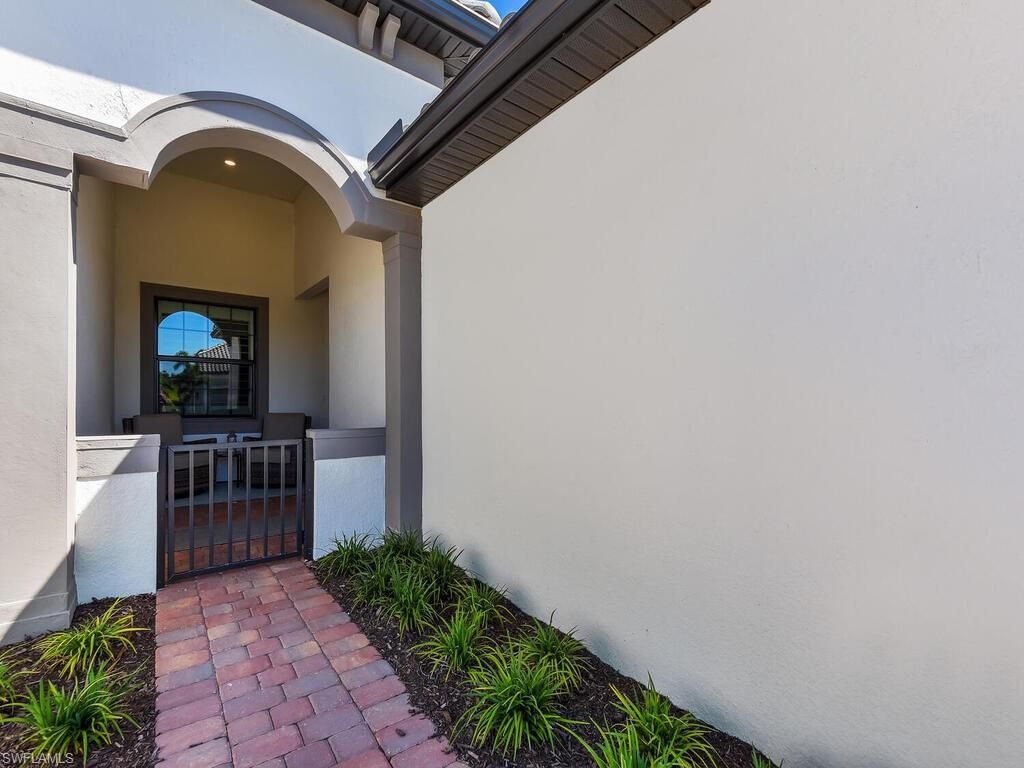 11694 Canal Grande DR, FORT MYERS, FL 33913 — photo 4