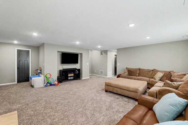 2594 Spring Meadows Ct, Derby, KS 67037