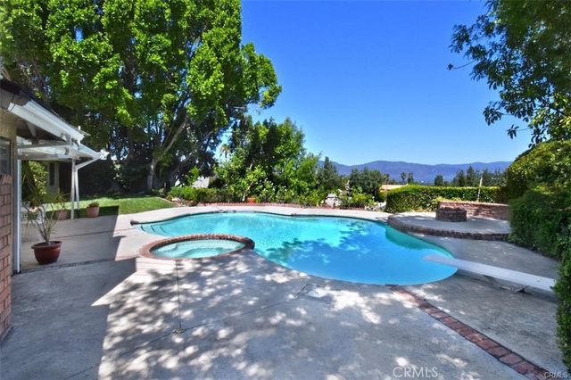 4061 Falling Leaf, Encino, CA 91316