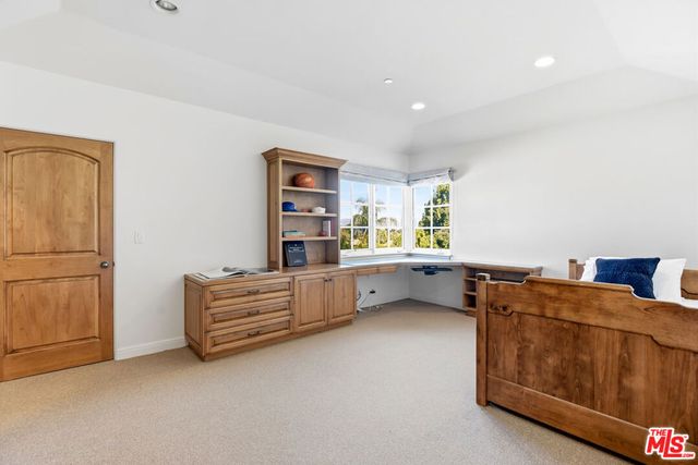 3843 Rock Hampton Drive, Tarzana, CA 91356