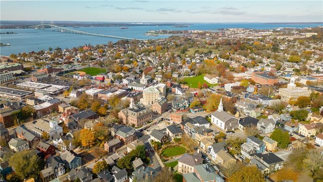 8 Barney Street 3, Newport, RI 02840