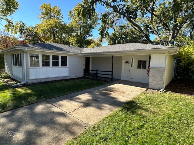 326 Indian Drive, Glen Ellyn, IL 60137