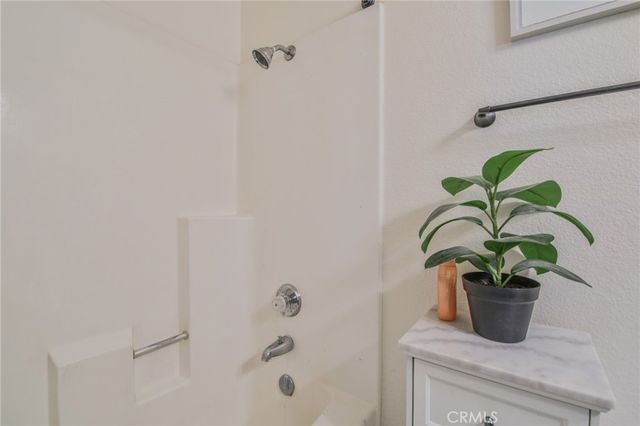 988 W Arrow Highway E, Upland, CA 91786