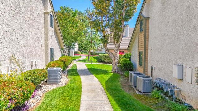988 W Arrow Highway E, Upland, CA 91786