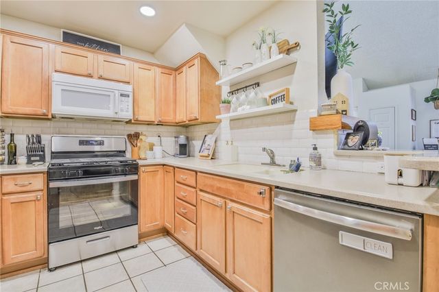 988 W Arrow Highway E, Upland, CA 91786