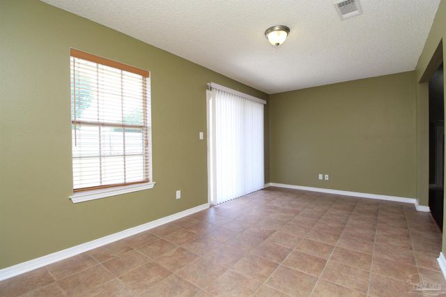 6462 Sarasota St, Pensacola, FL 32526