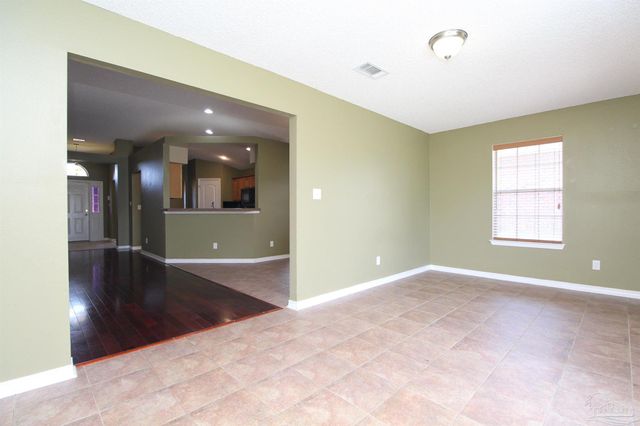 6462 Sarasota St, Pensacola, FL 32526