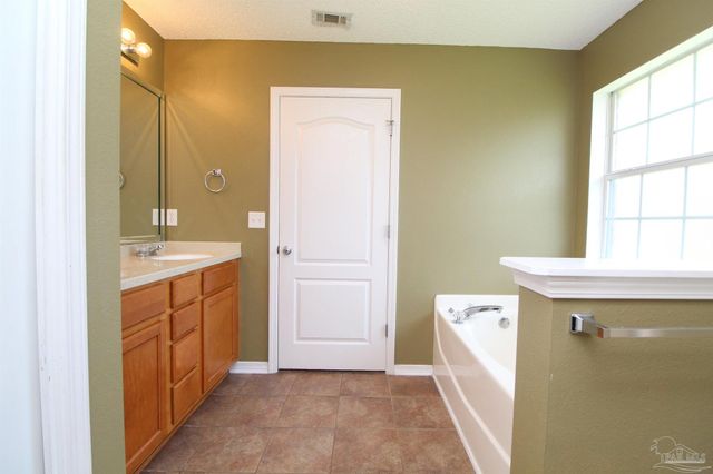 6462 Sarasota St, Pensacola, FL 32526