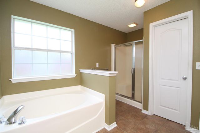 6462 Sarasota St, Pensacola, FL 32526