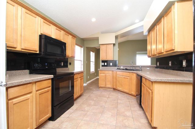 6462 Sarasota St, Pensacola, FL 32526