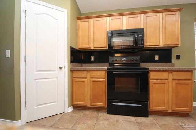 6462 Sarasota St, Pensacola, FL 32526