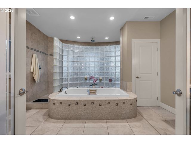 13829 Se CLAREMONT St, Happy Valley, OR 97086
