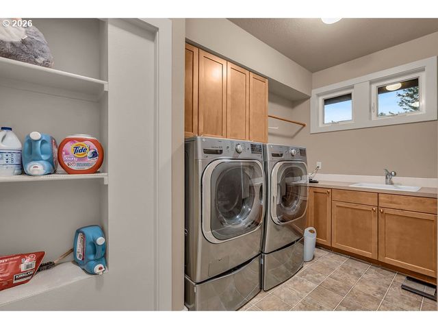 13829 Se CLAREMONT St, Happy Valley, OR 97086