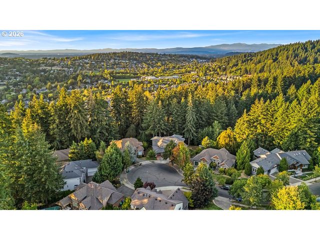 13829 Se CLAREMONT St, Happy Valley, OR 97086