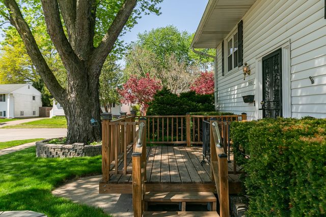 5003 45th Avenue Court, Moline, IL 61265