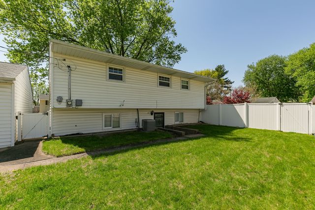 5003 45th Avenue Court, Moline, IL 61265