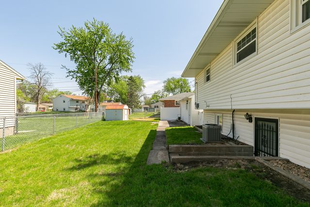 5003 45th Avenue Court, Moline, IL 61265
