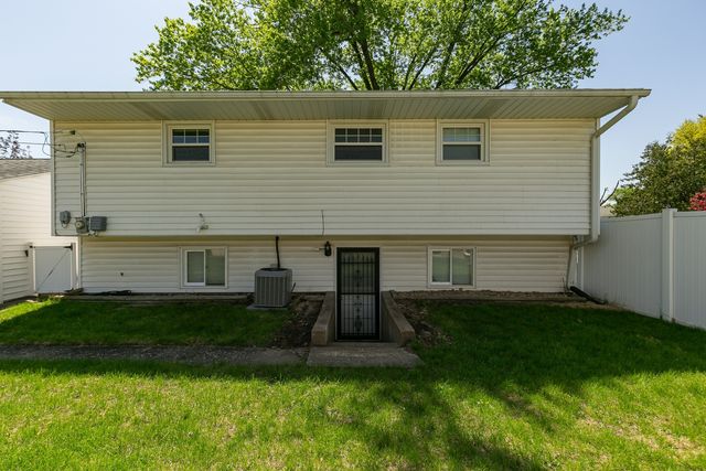 5003 45th Avenue Court, Moline, IL 61265