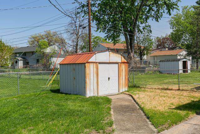 5003 45th Avenue Court, Moline, IL 61265
