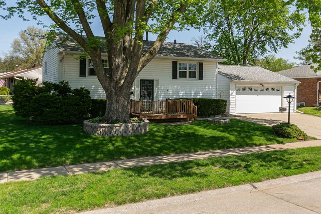 5003 45th Avenue Court, Moline, IL 61265