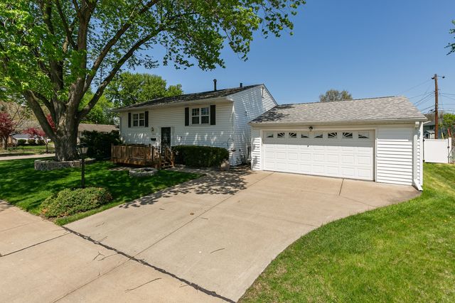 5003 45th Avenue Court, Moline, IL 61265