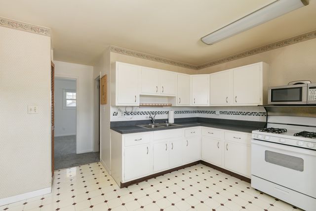 5003 45th Avenue Court, Moline, IL 61265