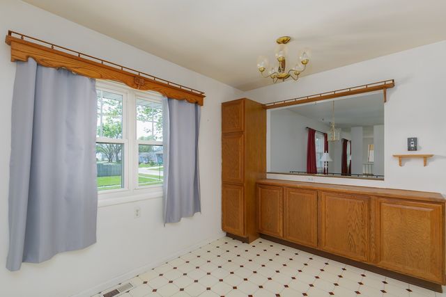 5003 45th Avenue Court, Moline, IL 61265