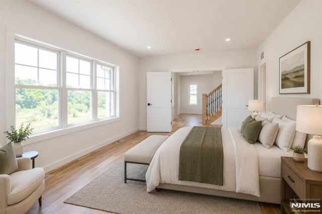 9 Emerald Drive, Hamburg, NJ 07419