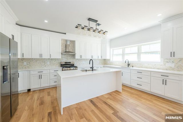 9 Emerald Drive, Hamburg, NJ 07419