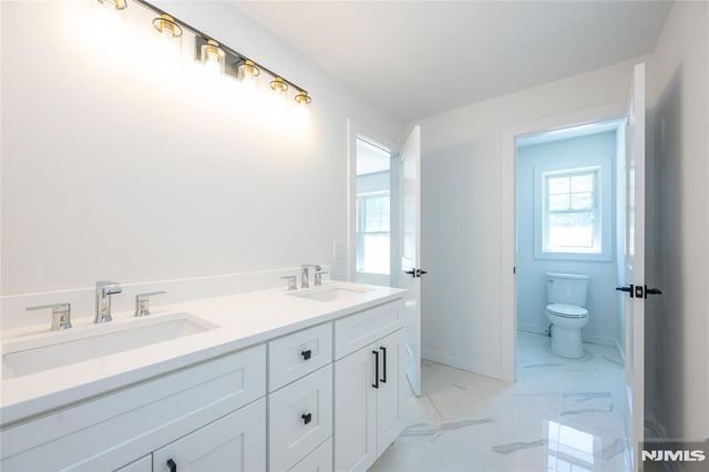 9 Emerald Drive, Hamburg, NJ 07419