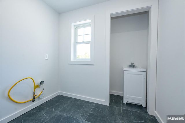 9 Emerald Drive, Hamburg, NJ 07419