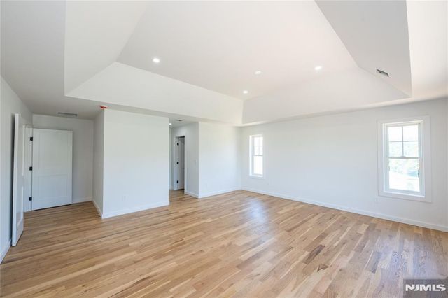 9 Emerald Drive, Hamburg, NJ 07419