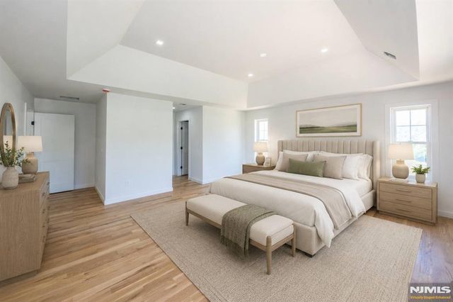 9 Emerald Drive, Hamburg, NJ 07419
