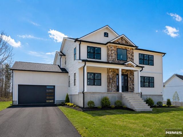9 Emerald Drive, Hamburg, NJ 07419