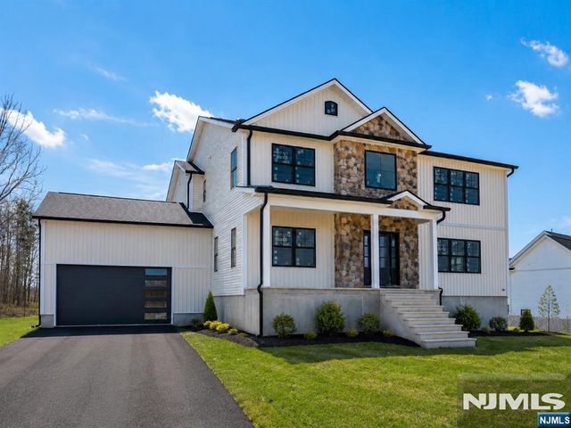 9 Emerald Drive, Hamburg, NJ 07419