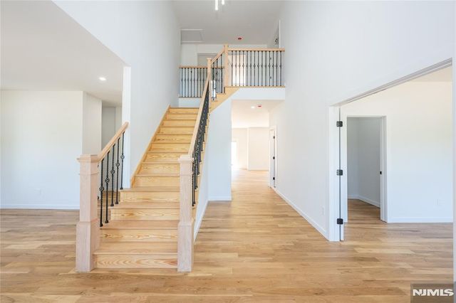 9 Emerald Drive, Hamburg, NJ 07419