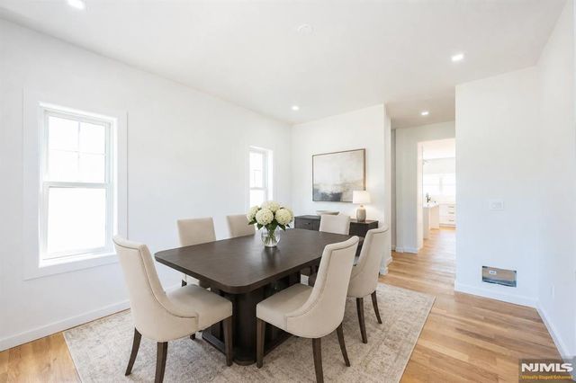 9 Emerald Drive, Hamburg, NJ 07419