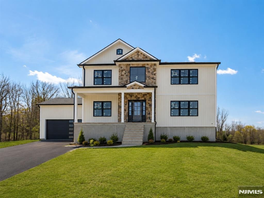 9 Emerald Drive, Hamburg, NJ 07419