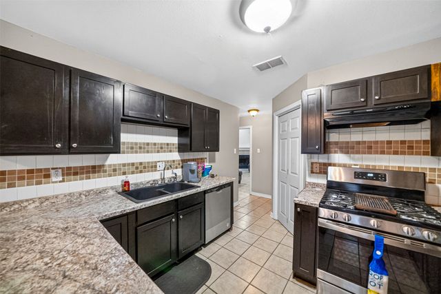 9314 Londonderry, Tyler, TX 75703