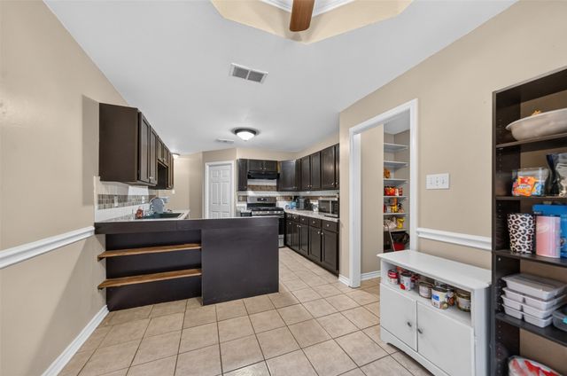 9314 Londonderry, Tyler, TX 75703