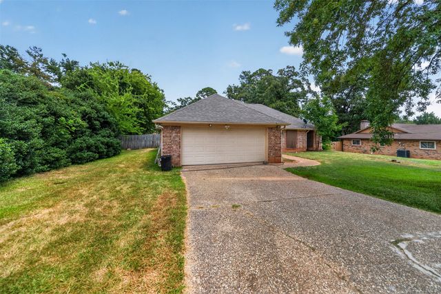 9314 Londonderry, Tyler, TX 75703