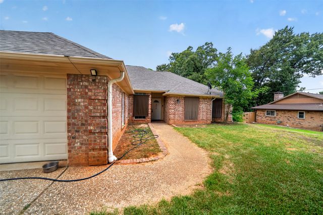 9314 Londonderry, Tyler, TX 75703