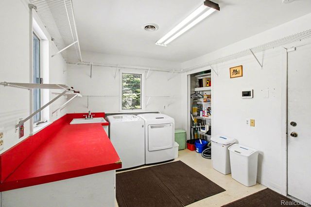 8783 Skylane Drive, Brighton Township, MI 48114