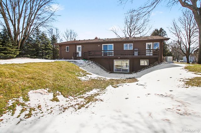 8783 Skylane Drive, Brighton Township, MI 48114