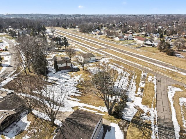 8783 Skylane Drive, Brighton Township, MI 48114