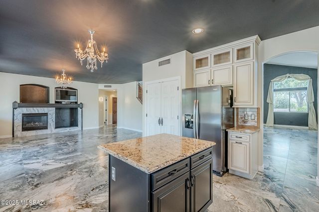 13258 N Pioneer Way, Oro Valley, AZ 85755