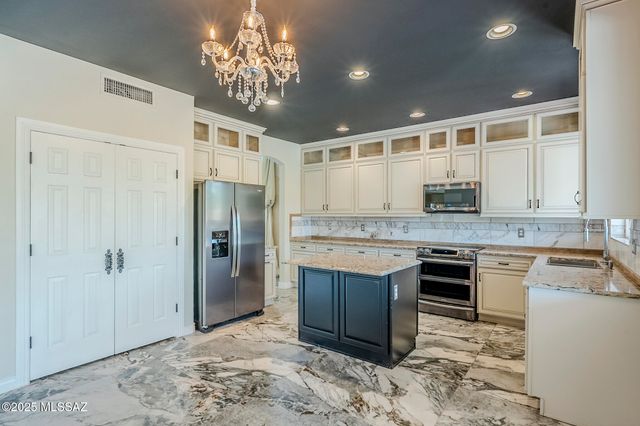 13258 N Pioneer Way, Oro Valley, AZ 85755