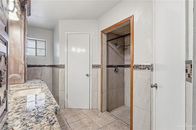 1000 Paradise Circle, Palmview, TX 78572